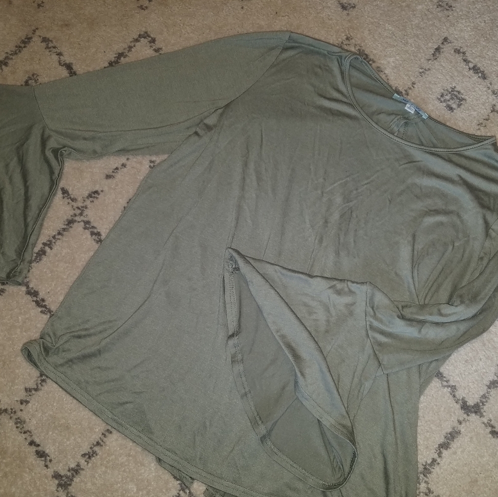 She + Sky Long Bell Sleeve shirt size L